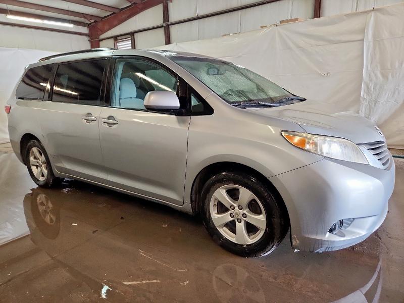 5TDKK3DC2GS730914 - 2016 TOYOTA SIENNA LE WHITE photo 4