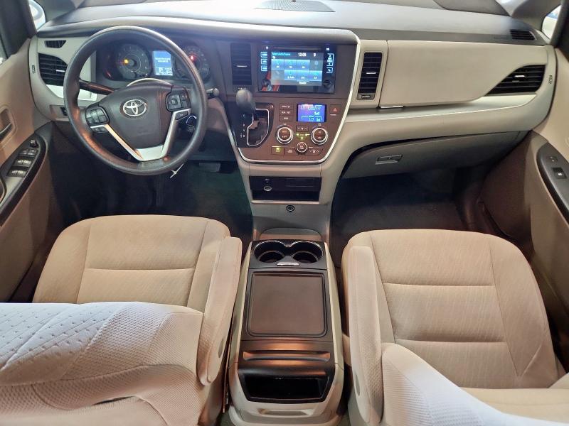 5TDKK3DC2GS730914 - 2016 TOYOTA SIENNA LE WHITE photo 8