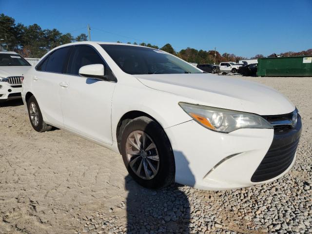 4T4BF1FK4FR449075 - 2015 TOYOTA CAMRY LE 白色 照片 4