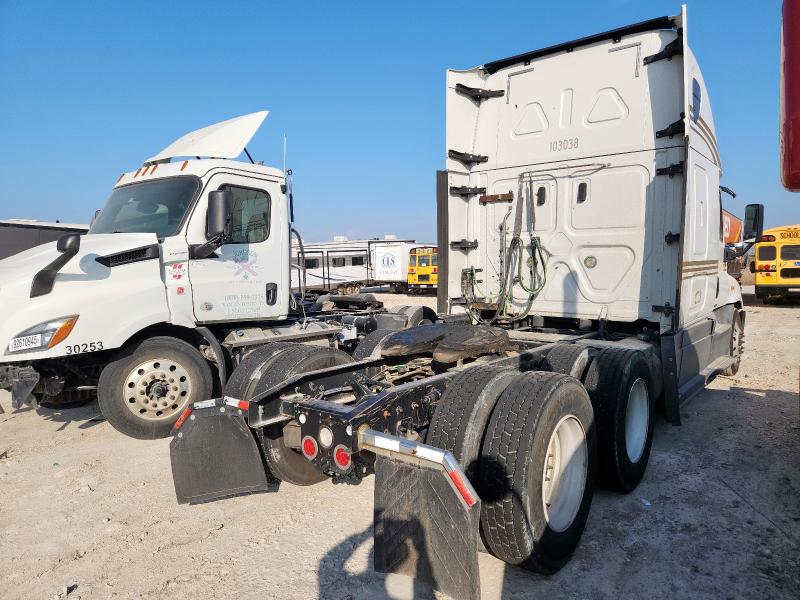 3AKJGLDR0JSJK5409 - 2018 FREIGHTLINER CASCADIA 1 WHITE photo 4