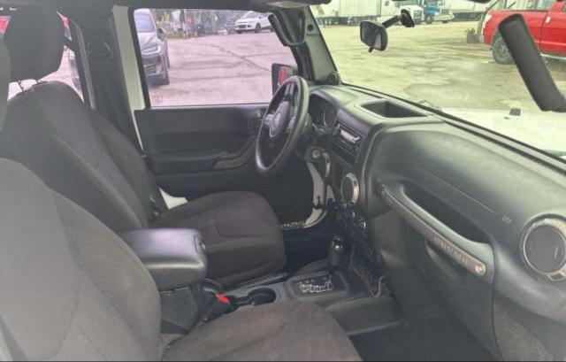 1C4BJWDG6DL582321 - 2013 JEEP WRANGLER U SPORT Beyaz fotoğraf 5