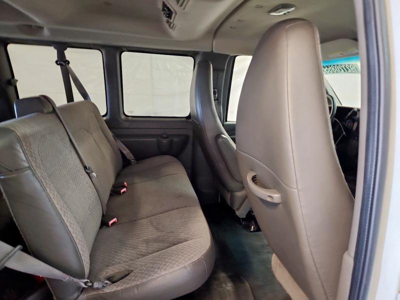 1GAZGYFG5D1116275 - 2013 CHEVROLET EXPRESS G3 LT WHITE photo 10