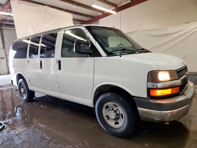 1GAZGYFG5D1116275 - 2013 CHEVROLET EXPRESS G3 LT WHITE photo 4