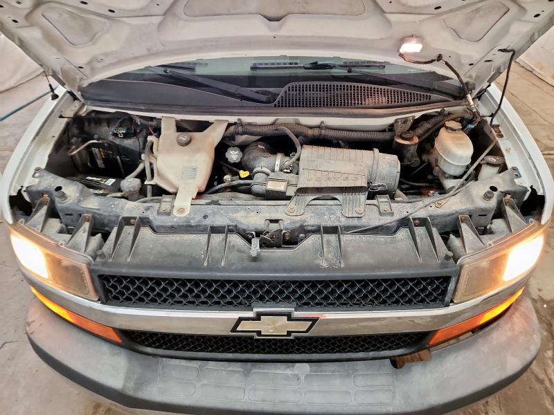 1GAZGYFG6B1187921 - 2011 CHEVROLET EXPRESS G3 LT WHITE photo 11