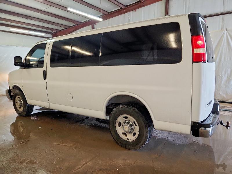 1GAZGYFG6B1187921 - 2011 CHEVROLET EXPRESS G3 LT WHITE photo 2