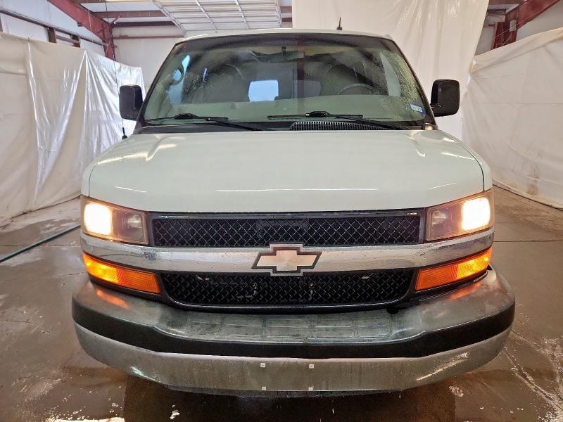 1GAZGYFG6B1187921 - 2011 CHEVROLET EXPRESS G3 LT WHITE photo 5