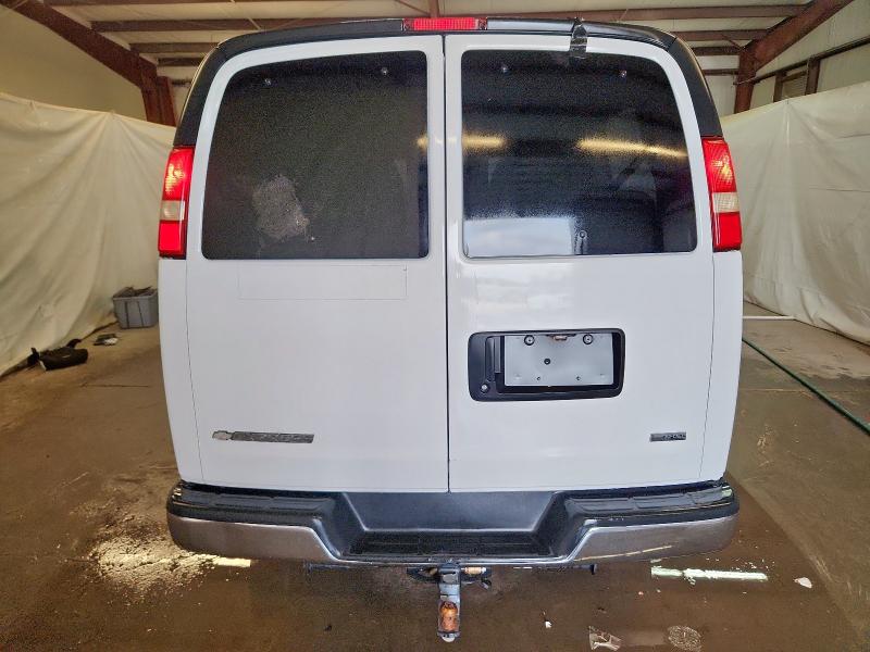 1GAZGYFG6B1187921 - 2011 CHEVROLET EXPRESS G3 LT WHITE photo 6