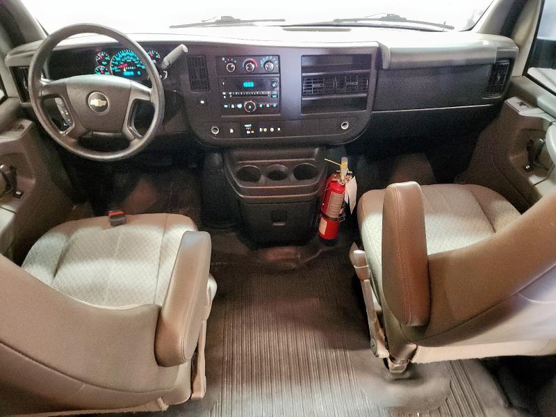 1GAZGYFG6B1187921 - 2011 CHEVROLET EXPRESS G3 LT WHITE photo 8