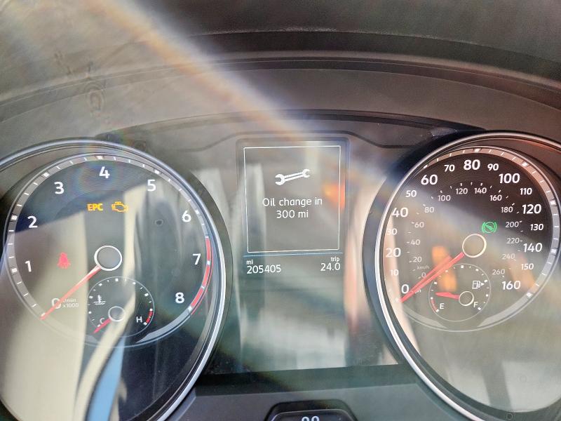 1V2CR2CA7JC523727 - 2018 VOLKSWAGEN ATLAS SE Blanc photo 9