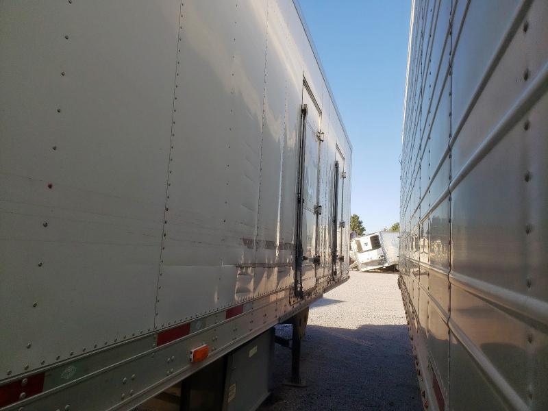 1UYVS2488AU843614 - 2010 UTILITY VS2RA WHITE photo 5