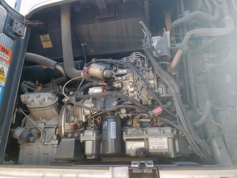 1UYVS2488AU843614 - 2010 UTILITY VS2RA WHITE photo 7