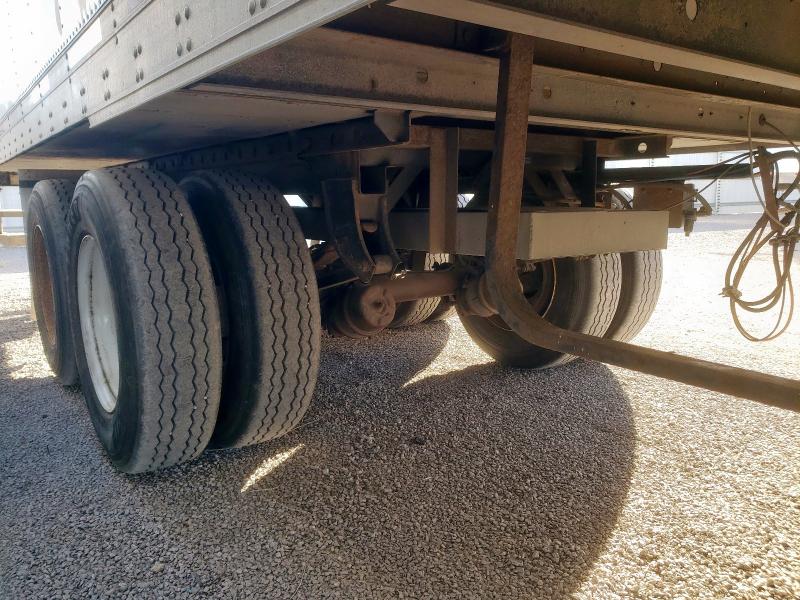 1UYVS2488AU843614 - 2010 UTILITY VS2RA WHITE photo 9