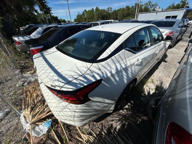 1N4BL4CV6KC186911 - 2019 NISSAN ALTIMA SR WHITE photo 4