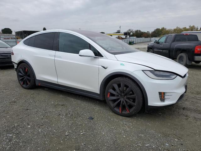 5YJXCBE26HF076864 - 2017 TESLA MODEL X WHITE photo 4
