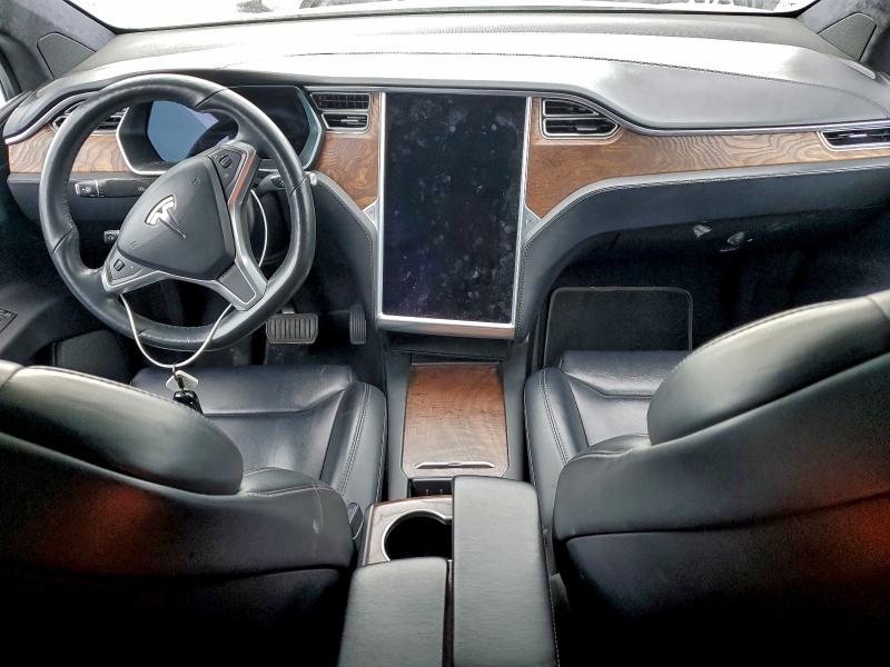 5YJXCBE26HF076864 - 2017 TESLA MODEL X WHITE photo 8