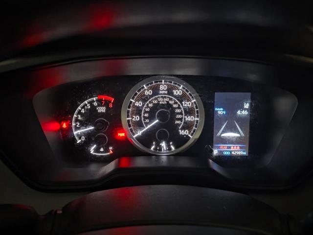 5YFEPMAE0NP386824 - 2022 TOYOTA COROLLA LE RED photo 11