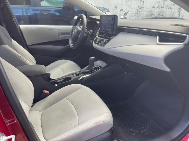 5YFEPMAE0NP386824 - 2022 TOYOTA COROLLA LE RED photo 5