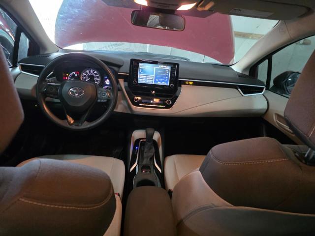 5YFEPMAE0NP386824 - 2022 TOYOTA COROLLA LE RED photo 9