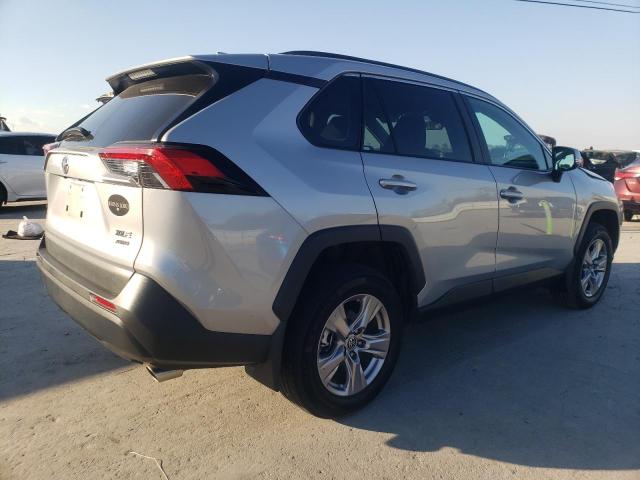 2T3P1RFV5NW319822 - 2022 TOYOTA RAV4 XLE SILVER photo 3