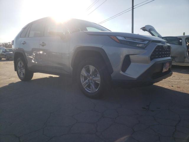 2T3P1RFV5NW319822 - 2022 TOYOTA RAV4 XLE SILVER photo 4