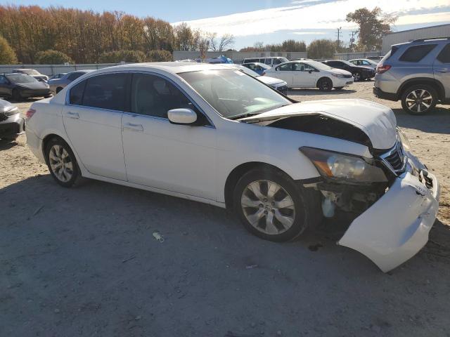 1HGCP2F83AA049319 - 2010 HONDA ACCORD EXL WHITE photo 4