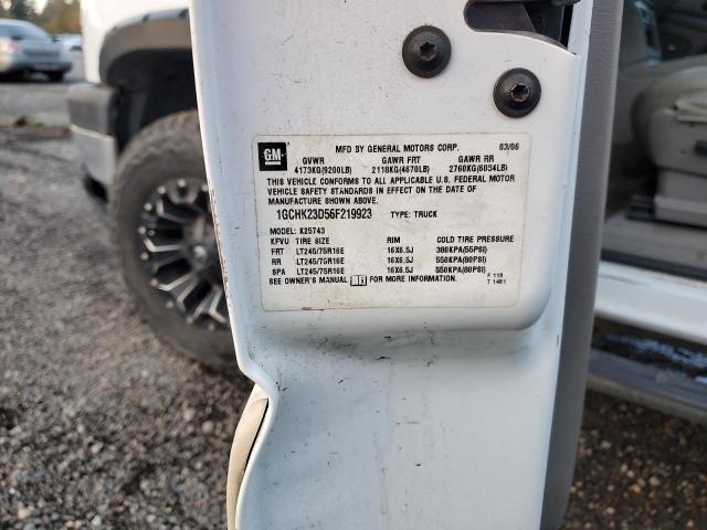 1GCHK23D56F219923 - 2006 CHEVROLET SILVERADO K2500 HEAVY DUTY WHITE photo 12