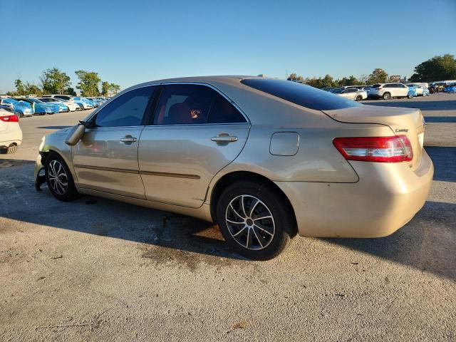 4T1BF3EK2BU607818 - 2011 TOYOTA CAMRY BASE GOLD photo 2