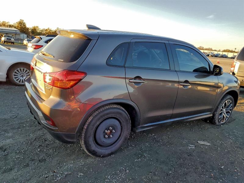 JA4AR3AU8JU018182 - 2018 MITSUBISHI OUTLANDER ES CHARCOAL photo 3