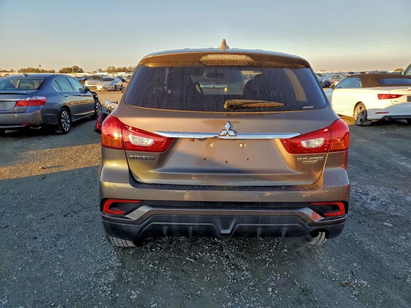 JA4AR3AU8JU018182 - 2018 MITSUBISHI OUTLANDER ES CHARCOAL photo 6