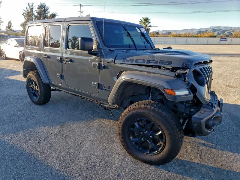 1C4HJXEG1JW312700 - 2018 JEEP WRANGLER U SAHARA GRAY photo 4