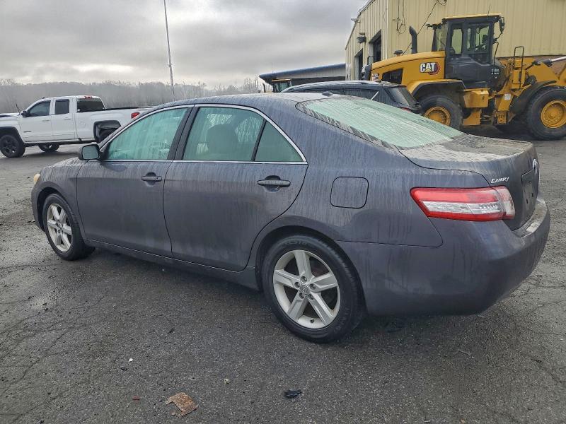 4T1BF3EK7AU015894 - 2010 TOYOTA CAMRY BASE GRAY photo 2