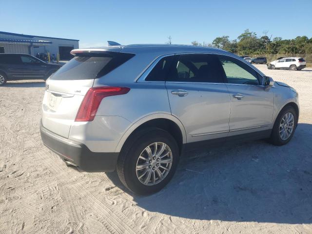 1GYKNARS2HZ294510 - 2017 CADILLAC XT5 银色 照片 3