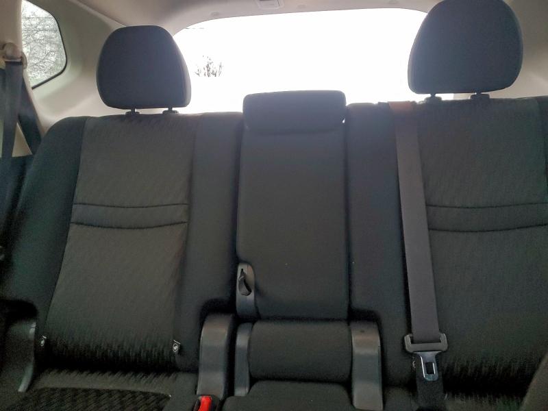 KNMAT2MV5HP530058 - 2017 NISSAN ROGUE S 银色 照片 10