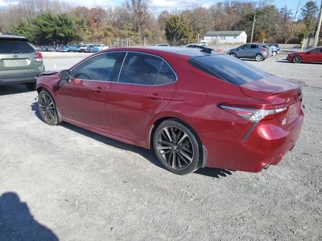 4T1B61HK4JU551850 - 2018 TOYOTA CAMRY XSE RED photo 2