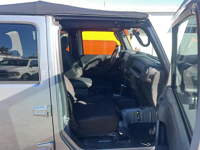 1C4BJWDG1HL742689 - 2017 JEEP WRANGLER U SPORT 灰色 照片 5