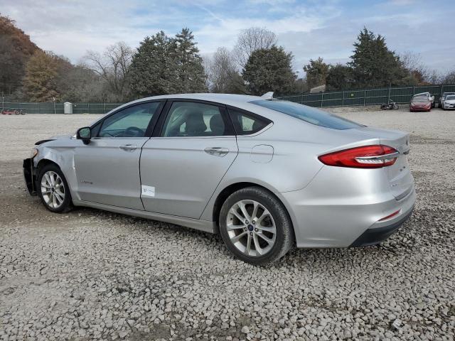 3FA6P0LU9KR221934 - 2019 FORD FUSION SE Silber Foto 2