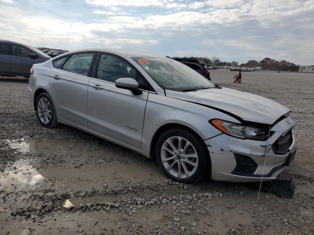 3FA6P0LU9KR221934 - 2019 FORD FUSION SE Silber Foto 4