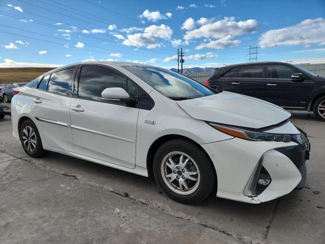 JTDKARFP8J3088195 - 2018 TOYOTA PRIUS PRIM Beyaz fotoğraf 4