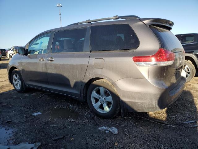 5TDKK3DC6DS340023 - 2013 TOYOTA SIENNA LE 灰色 照片 2