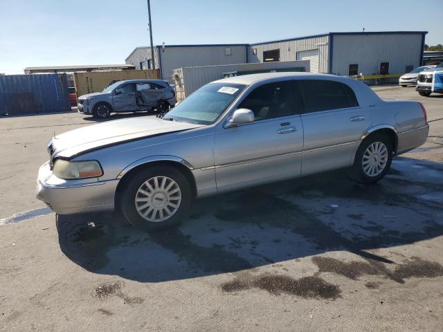 2005 LINCOLN TOWN CAR SIGNATURE, 