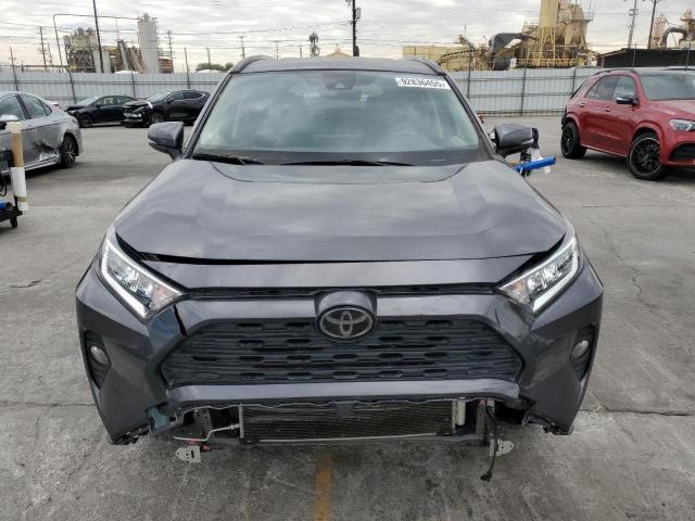 JTMW1RFV9LJ021328 - 2020 TOYOTA RAV4 XLE GRAY photo 5
