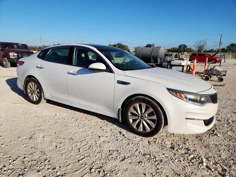 5XXGU4L32GG099154 - 2016 KIA OPTIMA EX WHITE photo 4