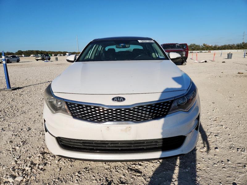 5XXGU4L32GG099154 - 2016 KIA OPTIMA EX WHITE photo 5