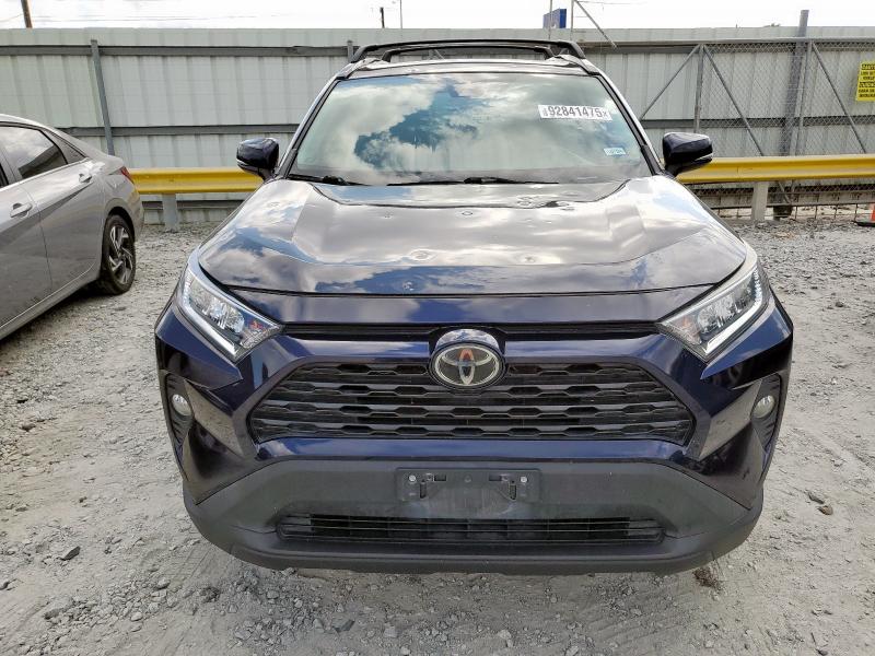 2T3W1RFV3KC012657 - 2019 TOYOTA RAV4 XLE Синій фото 5