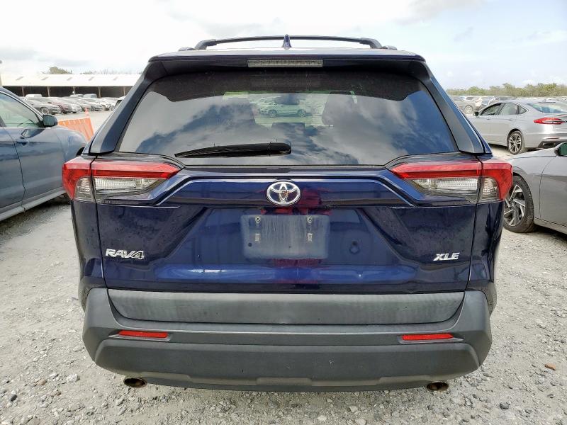 2T3W1RFV3KC012657 - 2019 TOYOTA RAV4 XLE Синій фото 6
