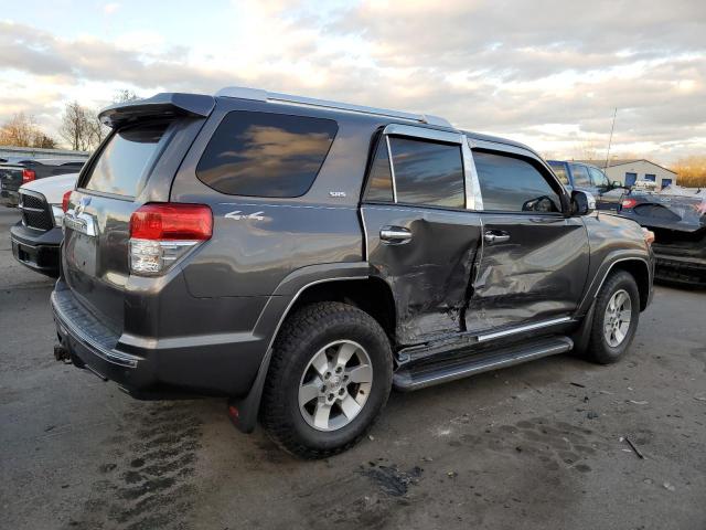 JTEBU5JR1A5021673 - 2010 TOYOTA 4RUNNER SR5 ნაცრისფერი ფოტო 3