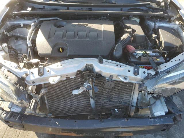 2T1BURHE3JC021238 - 2018 TOYOTA COROLLA L SILVER photo 11