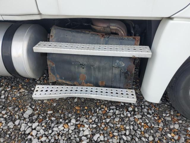 3AKJGLD59GSHA6881 - 2016 FREIGHTLINER CASCADIA 1 WHITE photo 9