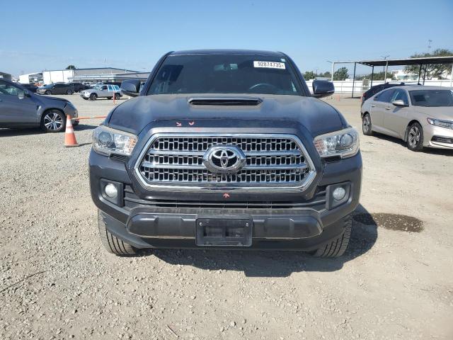 3TMAZ5CN9HM034588 - 2017 TOYOTA TACOMA DOUBLE CAB Gri fotoğraf 5