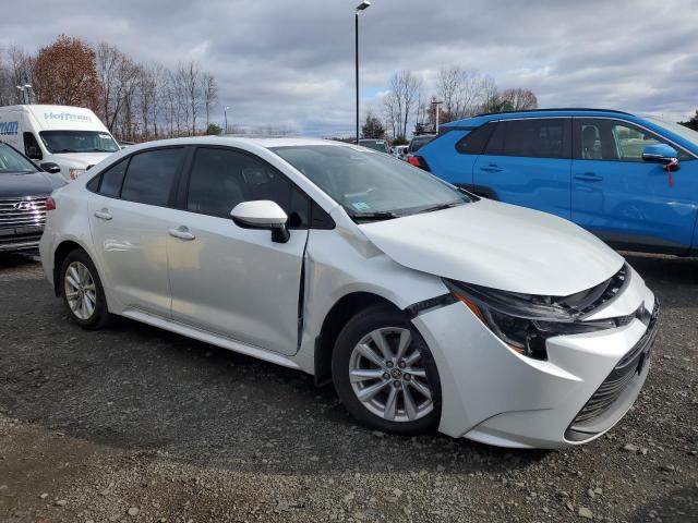 5YFB4MDE4RP188695 - 2024 TOYOTA COROLLA LE Weiß Foto 4